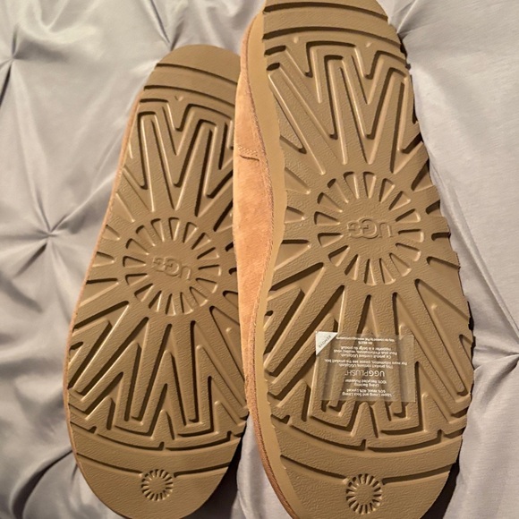 UGG Marcman Men's Tan Suede Loafers/ slippers size 12 new without box - Picture 3 of 4